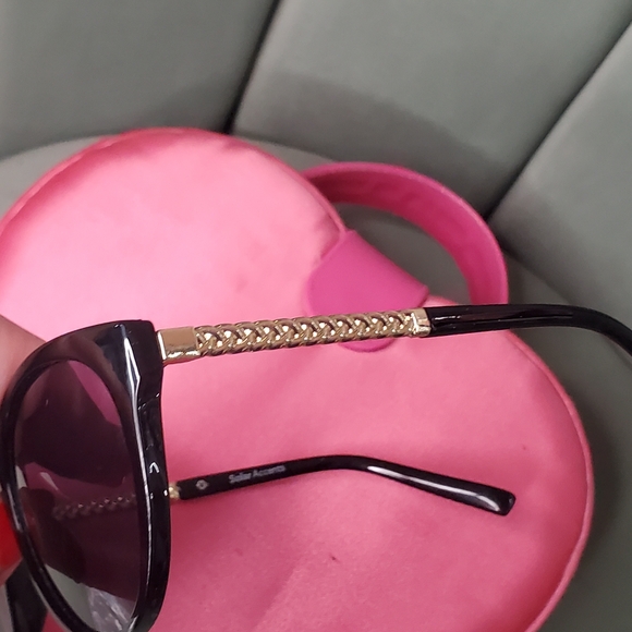 Suglasses - Picture 3 of 4